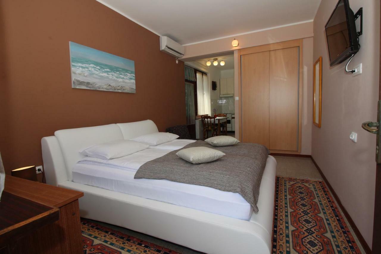Apartments Rakovic Ловран Экстерьер фото